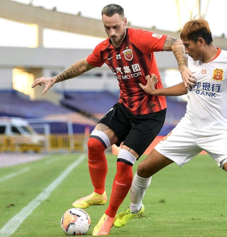 包含上海海港内部会议纪要流出——今夜调整名单，欧超杯使命明确，心理建设被强调的词条